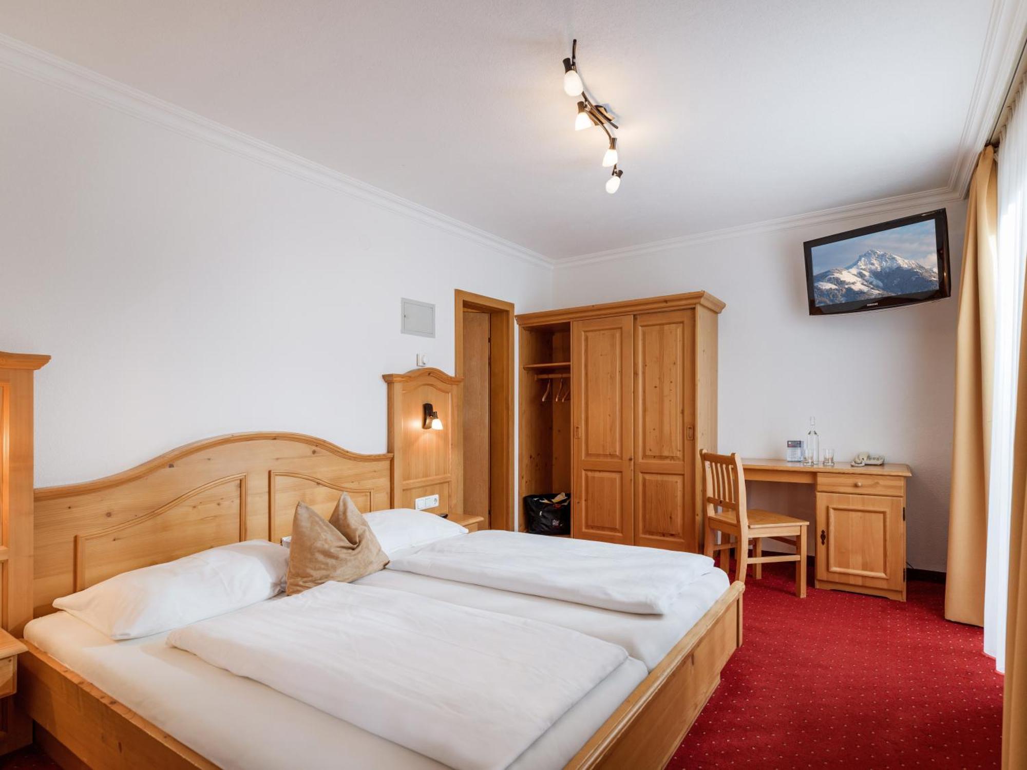 Hotel Kroneck Кирхберг Экстерьер фото